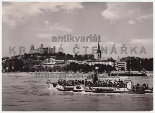 BRATISLAVA (Dunaj s parníkem a také pohled na hrad)