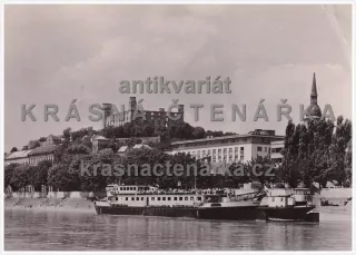 BRATISLAVA (Dunaj s parníkem a také pohled na hrad)
