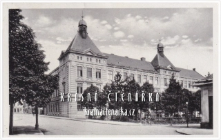 KOJETÍN, Dívčí školy