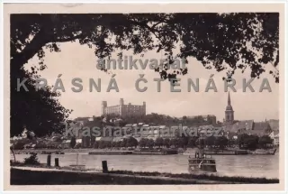 BRATISLAVA (Dunaj s parníkem a také pohled na hrad)