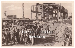 OSTRAVA, Nová huť Kl. Gottwalda, Kunčice - odchod brigádníků ze směny