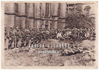 OSVOBOZENÍ PRAHY 1945, Pohřeb padlých ruských vojínů u kostela sv. Ludmily