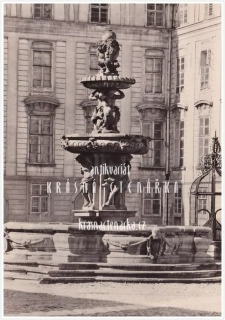 PRAHA, Kašna na druhém nádvoří pražského hradu (fot. Plicka Karel)