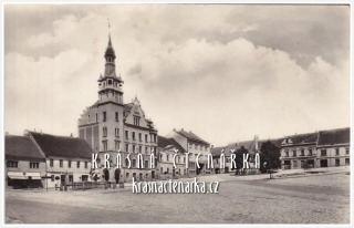 HUSTOPEČE, Náměstí