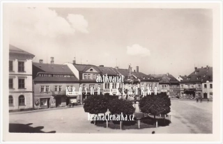 CHRASTAVA, Náměstí