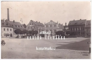 CHRASTAVA, Náměstí