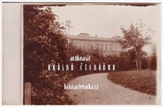 CHRASTAVA, Základní škola