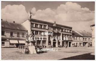 ČESKÝ DUB, Náměstí