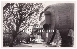 JEŘMANICE, Obří sud Javorník