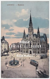 LIBEREC, Radnice, náměstí, kašna a složitá dopravní situace