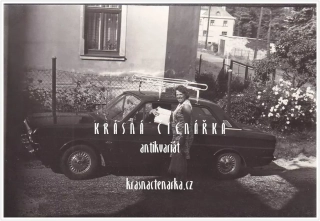 AUTOMOBIL na rodinné fotografii