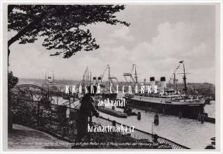 PŘÍSTAVIŠTĚ ve městě  Hamburg