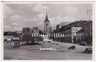 JIČÍN (Náměstí, nyní Valdštejnovo ... i s automobily)