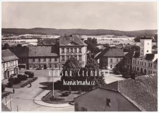 DOLNÍ BOUSOV, Náměstí