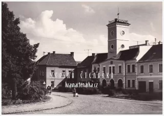 DOLNÍ BOUSOV, Radnice