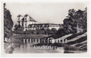 VESELÍ NAD MORAVOU, Kostel svatých Andělů strážných a klášter servitů