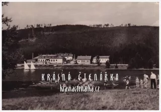 Vodní nádrž SOUŠ, DESNÁ a rekreanti na pláži