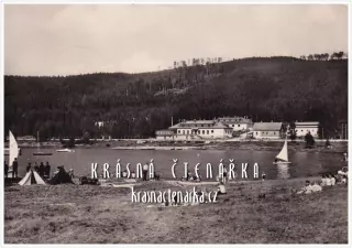 Vodní nádrž SOUŠ, DESNÁ a rekreanti na pláži