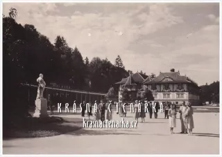 LUHAČOVICE, Jurkovičův dům a náměstí