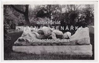 NOVÁ PAKA (pomník obětem I. a II. odboje)