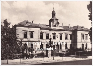 BENÁTKY NAD JIZEROU, Základní škola