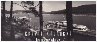 Vodní nádrž LIPNO s motorovou lodí