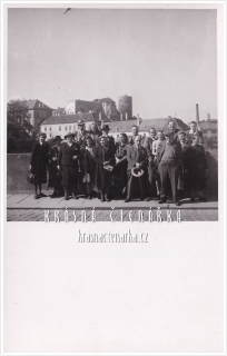 JINDŘICHŮV HRADEC a skupina turistů