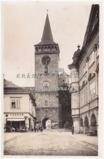 JIČÍN (náměstí a Valdická brána i uzenářství)