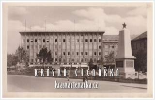 OPAVA, Stalinovo náměstí i s pomníkem