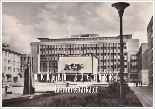 ÚSTÍ NAD LABEM, Lidické náměstí a býv. Krajský národní výbor