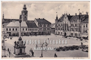 NOVÝ BYDŽOV, Náměstí i s automobily