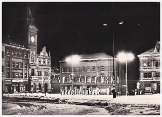 TURNOV, Náměstí Pracujících v noci a v zimě