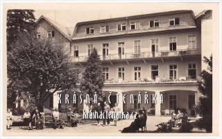 DUBÍ, Sanatorium, nyní Tereziny lázně i s lázeňskými hosty