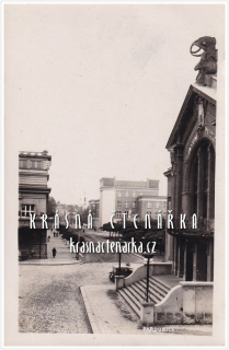 PARDUBICE, Východočeské divadlo a Smetanovo náměstí