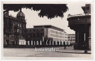 PARDUBICE, Náměstí Republiky a hotel Grand