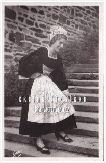 DÁMA / ŽENA v kroji francouzském (Morbihan)