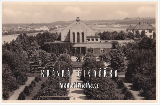 HOLICE, Sokolovna i se sochou českého lva