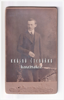 Fotografická vizitka: DŽENTLMEN s cigaretou