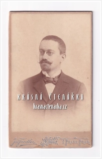 Fotografická vizitka: DŽENTLMEN (Atelier Josef Fiedler, Praha)