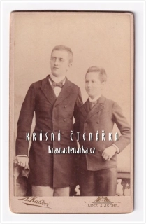 Fotografická vizitka: DŽENTLMENI (Atelier A. Kaldori, Linec)