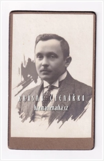 Fotografická vizitka: DŽENTLMEN s kravatou