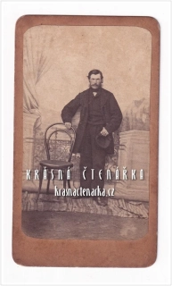 Fotografická vizitka: DŽENTLMEN u židle