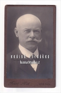 Fotografická vizitka: DŽENTLMEN (Atelier František Hák, Nová Paka)