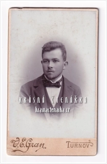 Fotografická vizitka: DŽENTLMEN (Atelier V. E. Gran, Turnov)