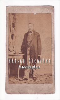 Fotografická vizitka: DŽENTLMEN v kabátu