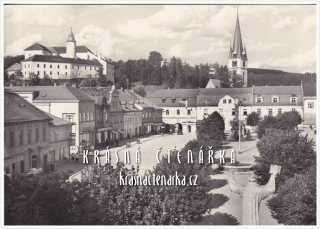 LEDEČ NAD SÁZAVOU, Náměstí