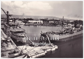 LODĚ v přístavu Varna