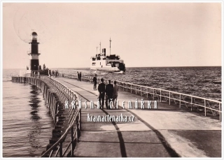 LODĚ a maják u Warnemünde