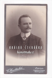 Fotografická vizitka: DŽENTLMEN (Atelier G. Hawlitschek, Nový Bor)