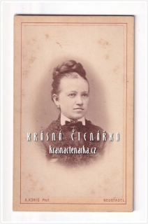 Fotografická vizitka: DÁMA (Atelier Anton König, Neustadtl i. B.)